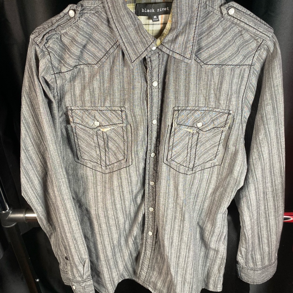 Black Rivet gray shirt